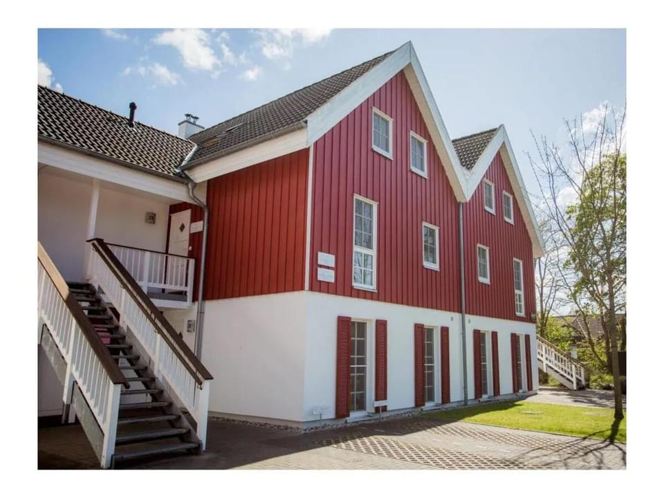 Property building, Facade/entrance, Off site