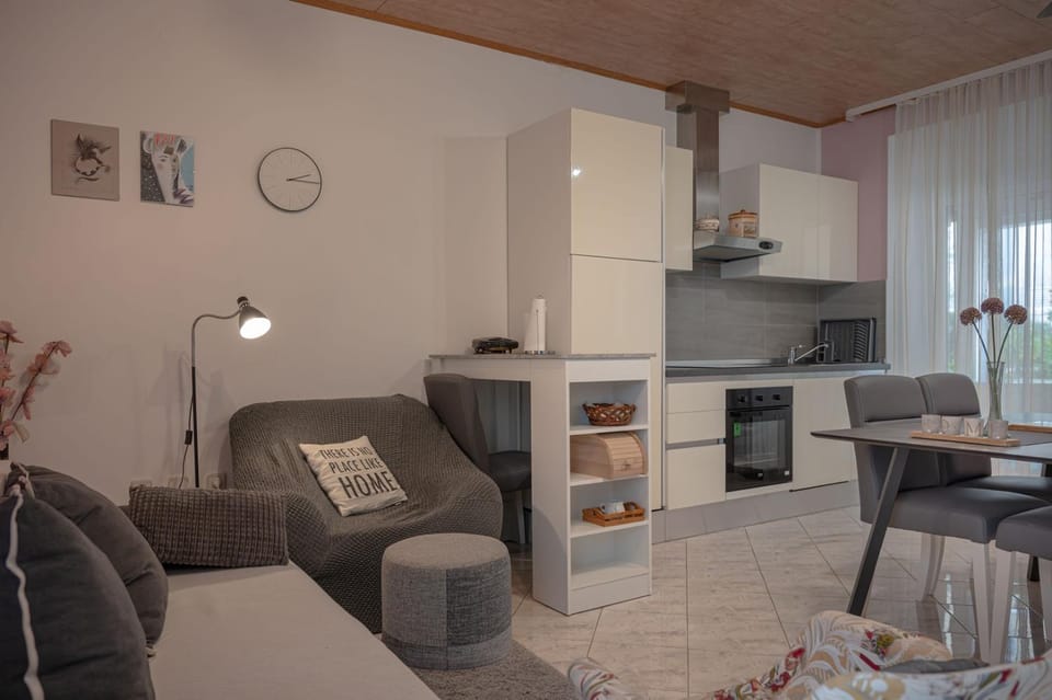 Kitchen or kitchenette, Living room