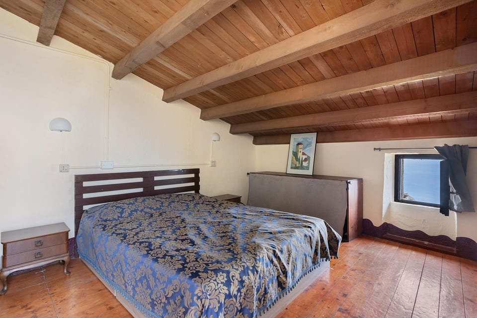 Property building, Living room, Bedroom