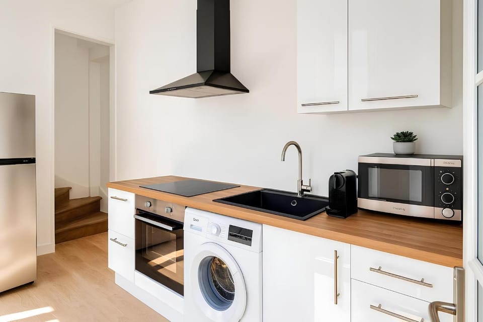 Coffee/tea facilities, Communal kitchen, microwave, oven, washing machine