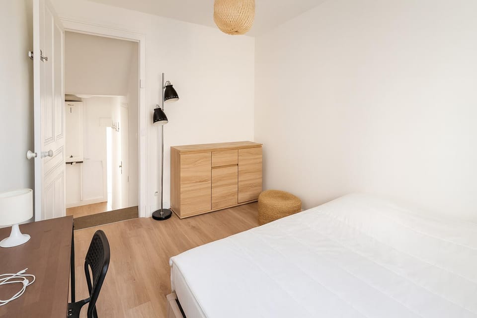 Bed, Photo of the whole room, Seating area, Bedroom, heating, internet, storage, towels, wardrobe