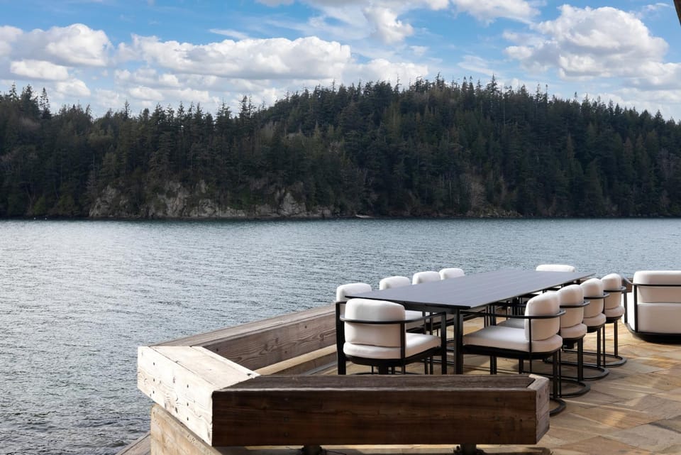 Day, Natural landscape, Seating area, Dining area, Lake view