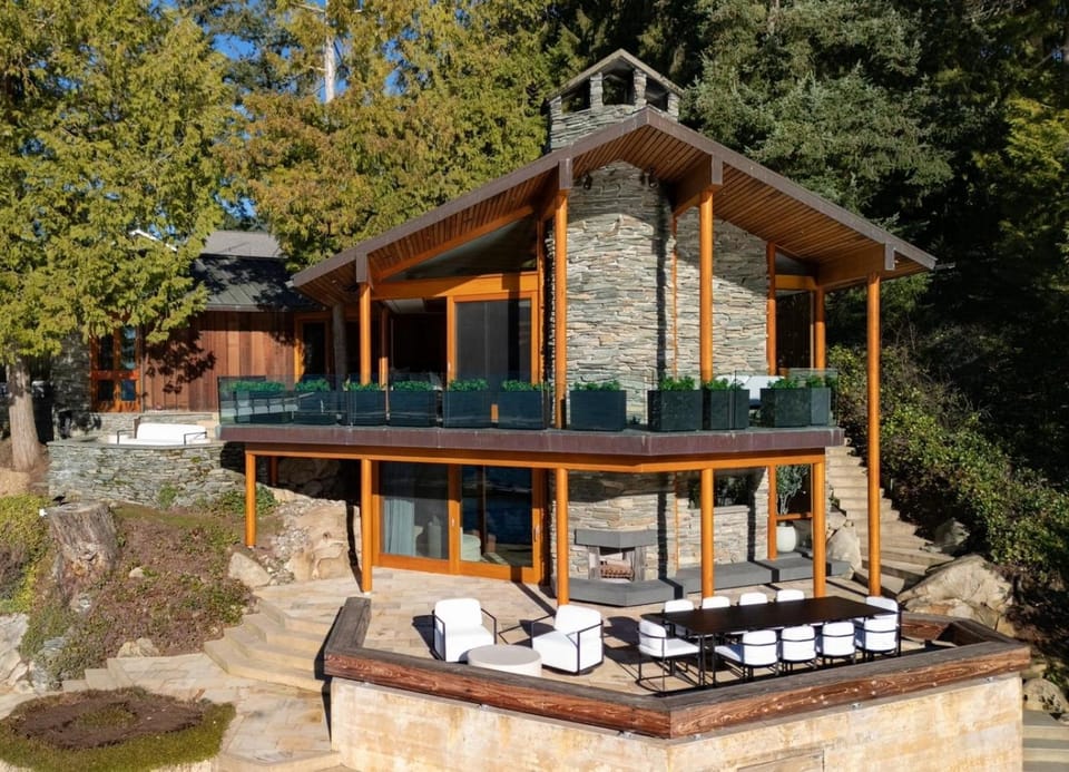 Property building, Day, Natural landscape, Garden, Balcony/Terrace, Seating area