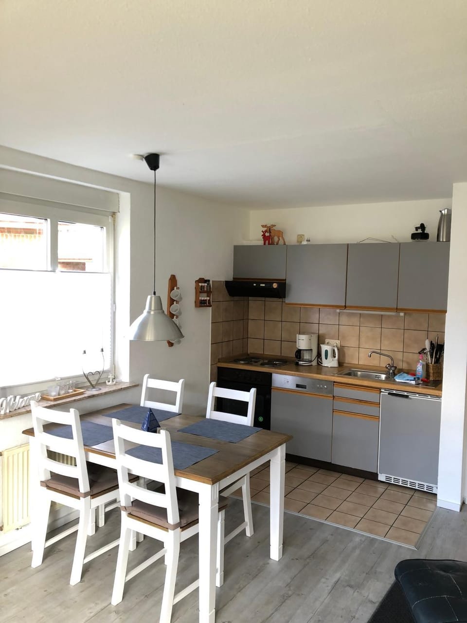 Property building, Kitchen or kitchenette, Living room