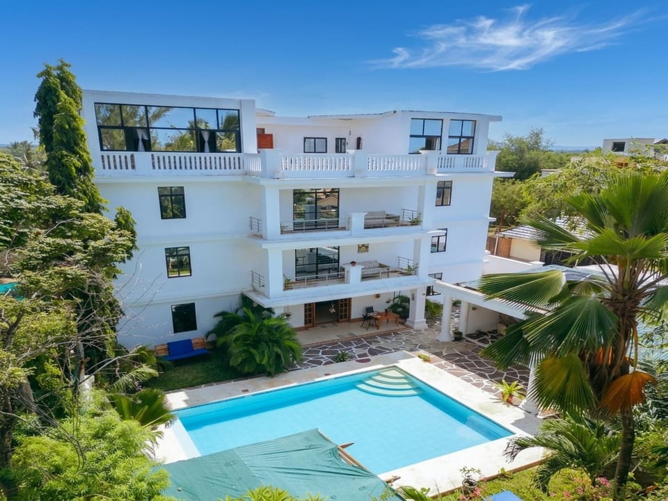 Diani Luxe Villa spacious studio suite with private kitchen, 600m from the beach Apartment in Kenya