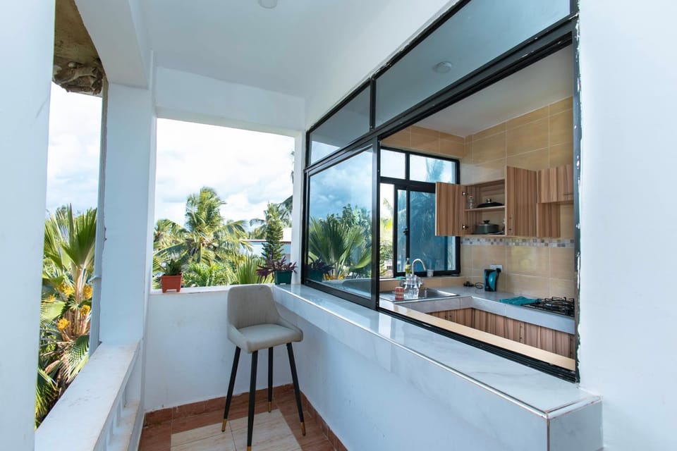 Diani Luxe Villa spacious studio suite with private kitchen, 600m from the beach Apartment in Kenya