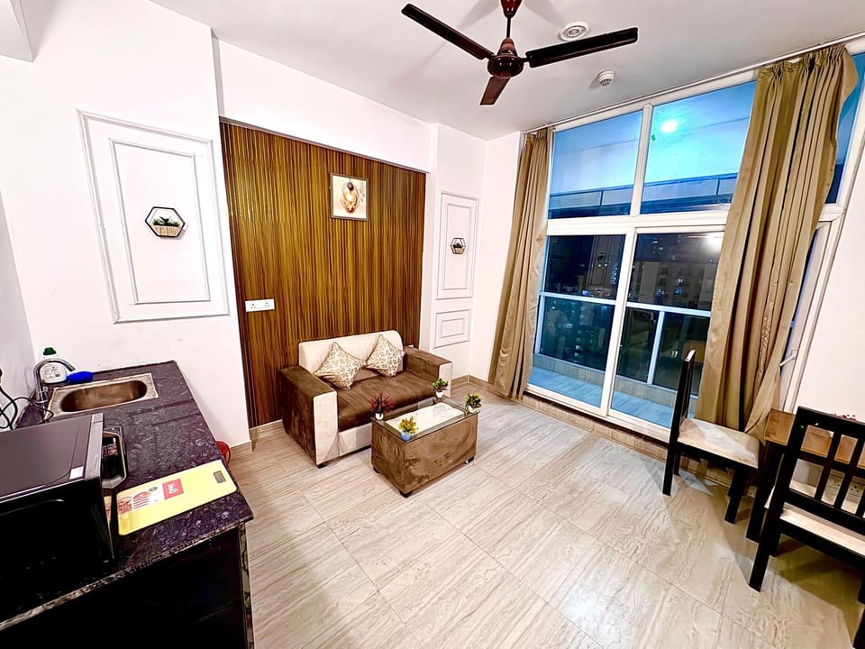 Luxurious-STAY-swimming pool Apartment in Noida