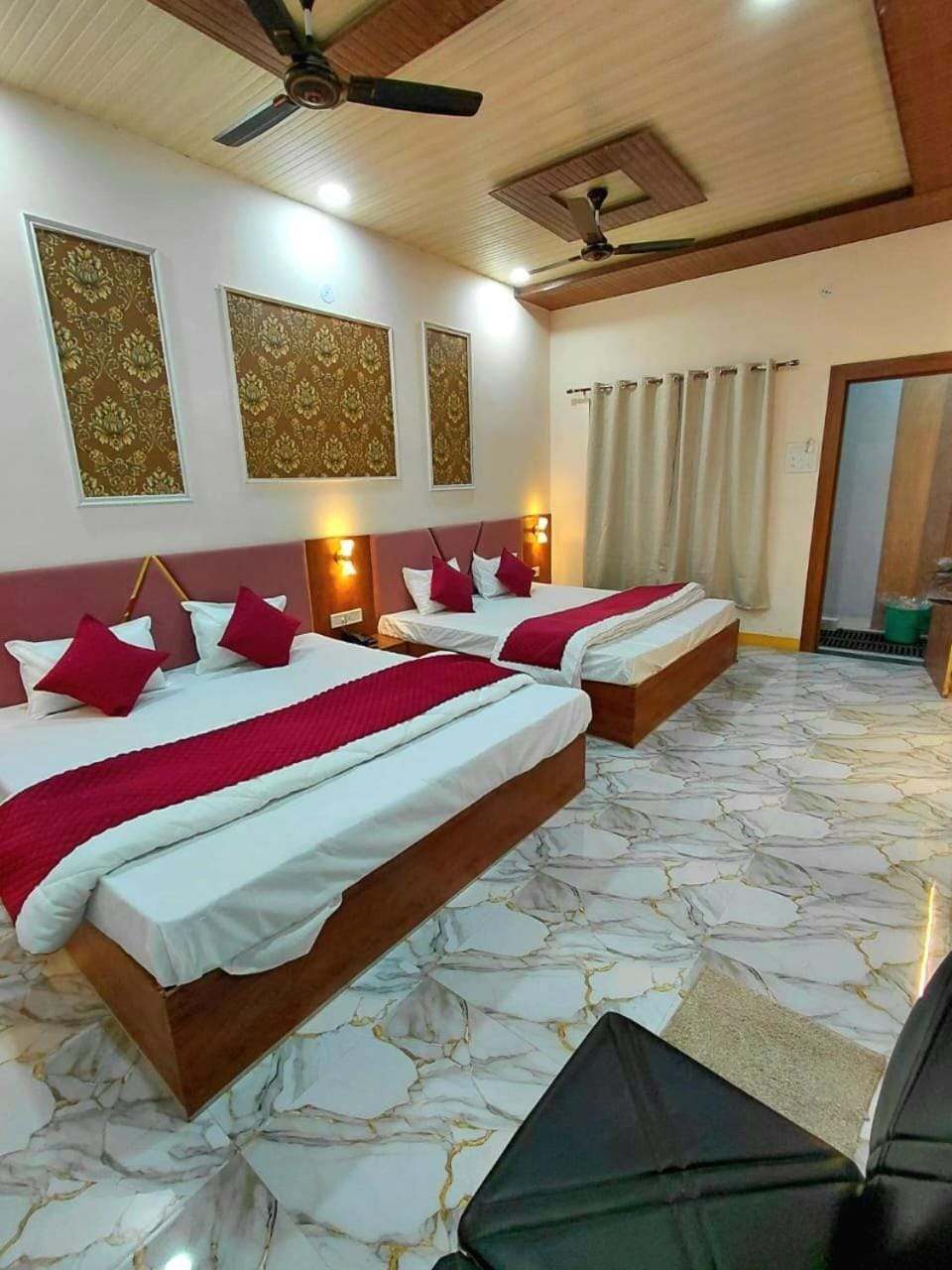 Photo of the whole room, Bedroom
