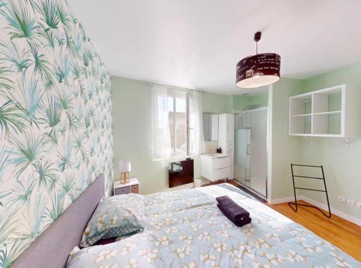 Bed, Bathroom, Photo of the whole room, Bedroom