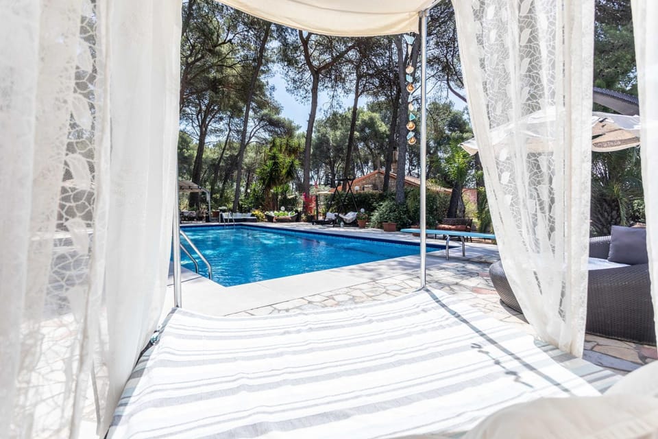 Property building, Living room, Bedroom, Swimming pool