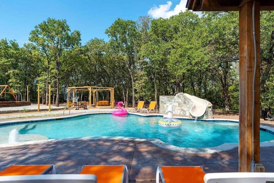 Pool Sim Pickleball Mini Golf Sleeps 24 House in Fort Worth