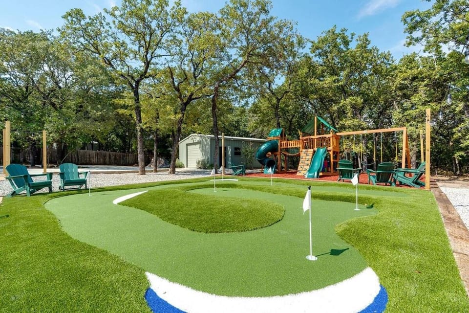 Pool Sim Pickleball Mini Golf Sleeps 24 House in Fort Worth