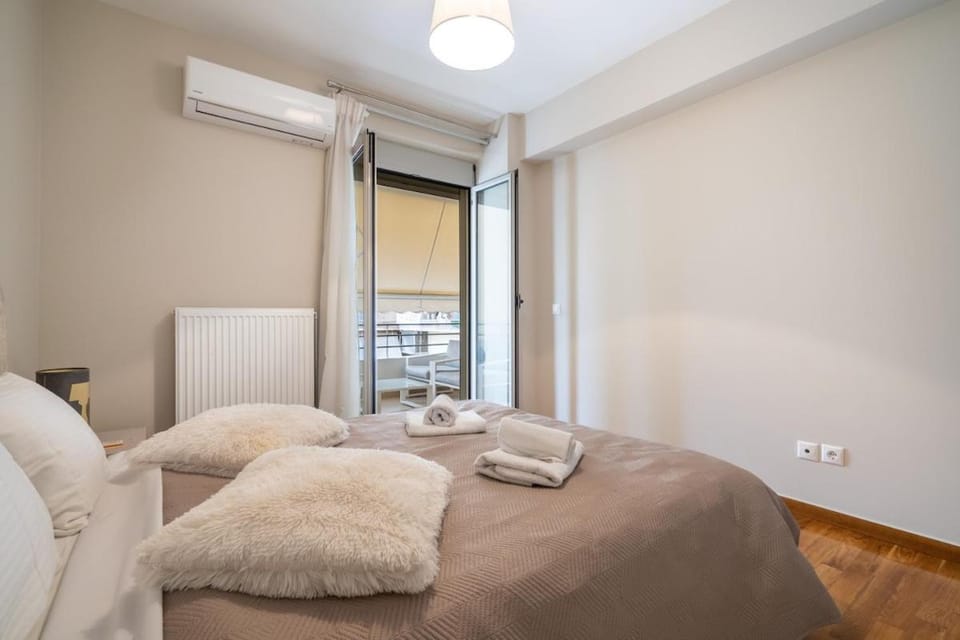 Downtown Family Apartment - Walk to Metro by ΜΡS Apartment in Athens