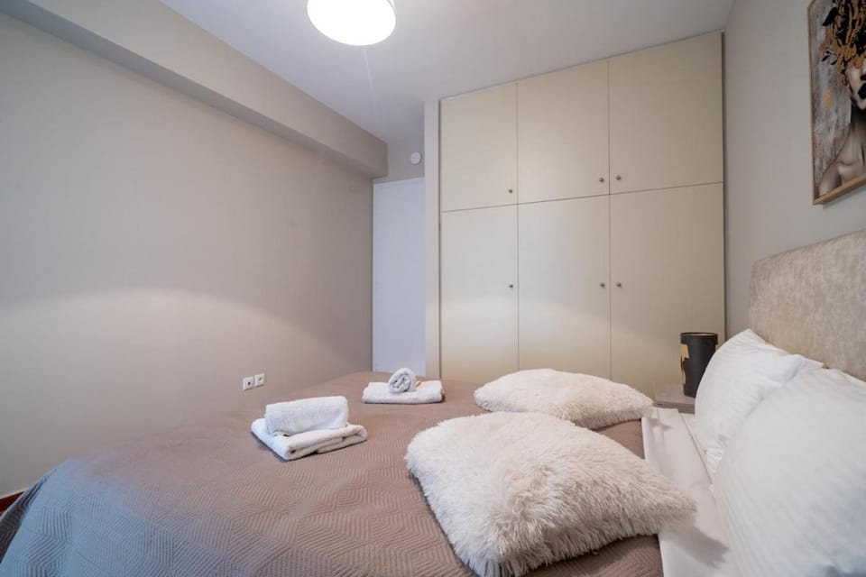 Downtown Family Apartment - Walk to Metro by ΜΡS Apartment in Athens