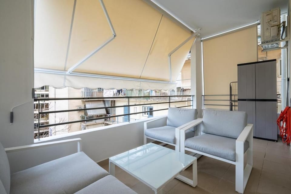 Downtown Family Apartment - Walk to Metro by ΜΡS Apartment in Athens