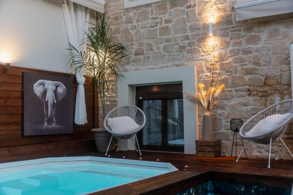 Swimming pool, Swimming pool