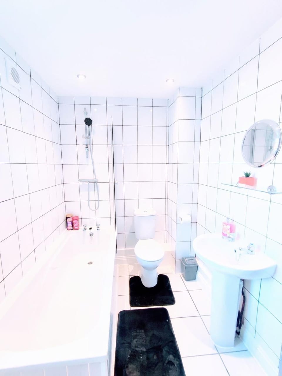 Crystal House Flat 3 - free private parking - metro Apartment in North Shields