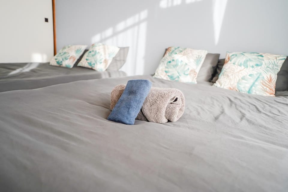 Bed, Photo of the whole room, Bedroom, towels