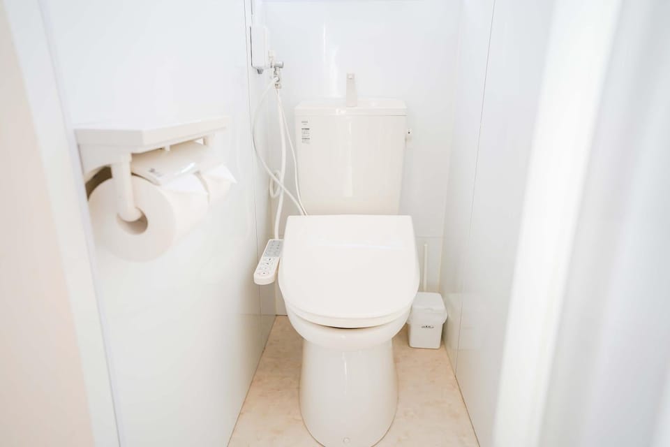 Toilet, bidet