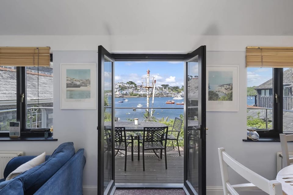 Beautiful Cottage on the Water Front Polruan House in Fowey
