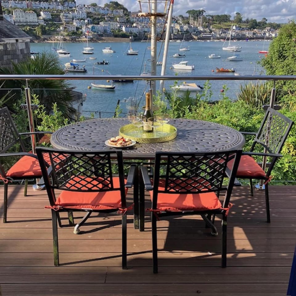 Beautiful Cottage on the Water Front Polruan House in Fowey
