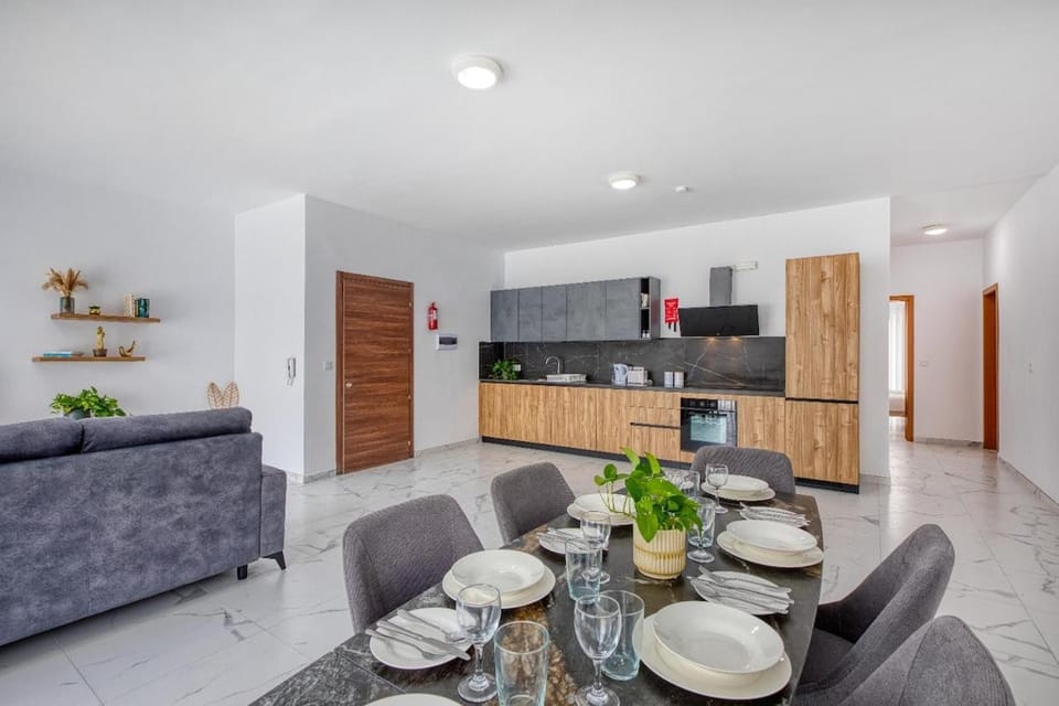 New Family-Friendly & Spacious Apartment by SF Homes Apartment in Malta