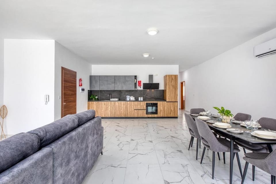 New Family-Friendly & Spacious Apartment by SF Homes Apartment in Malta