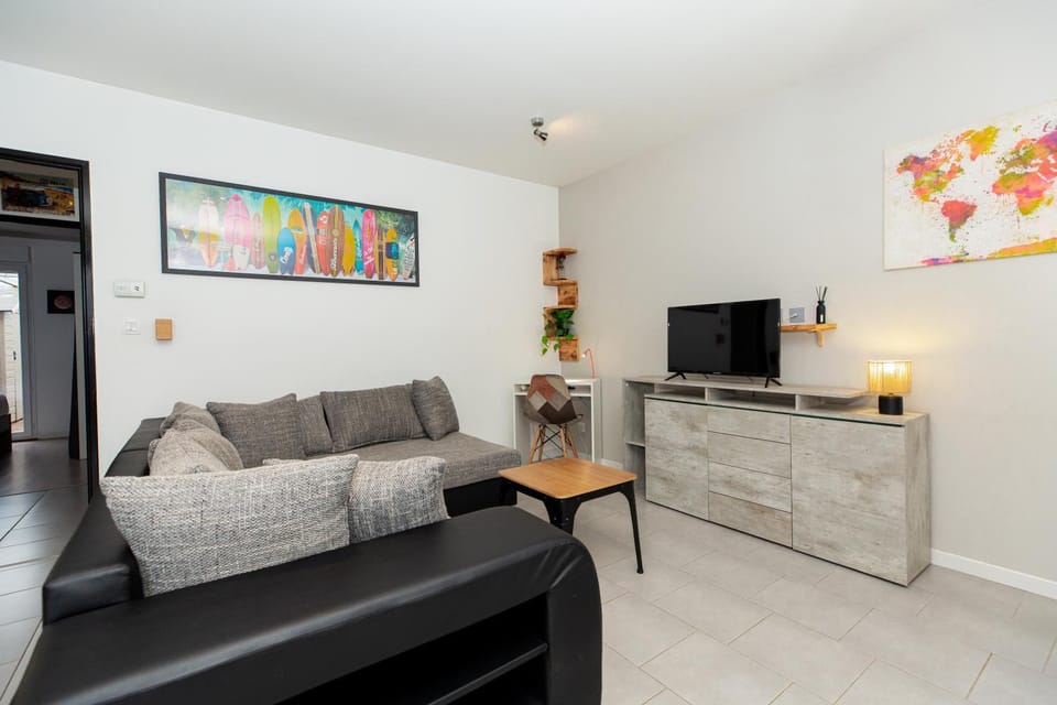 Communal lounge/ TV room, TV and multimedia, Living room