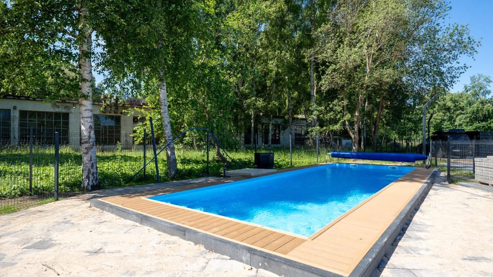 Day, Swimming pool