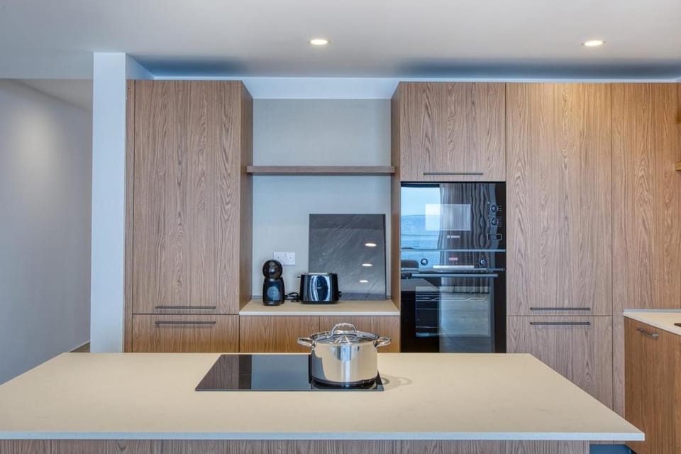 Seafront 3 Bedroom Luxury Getaway Apartment in Saint Paul's Bay