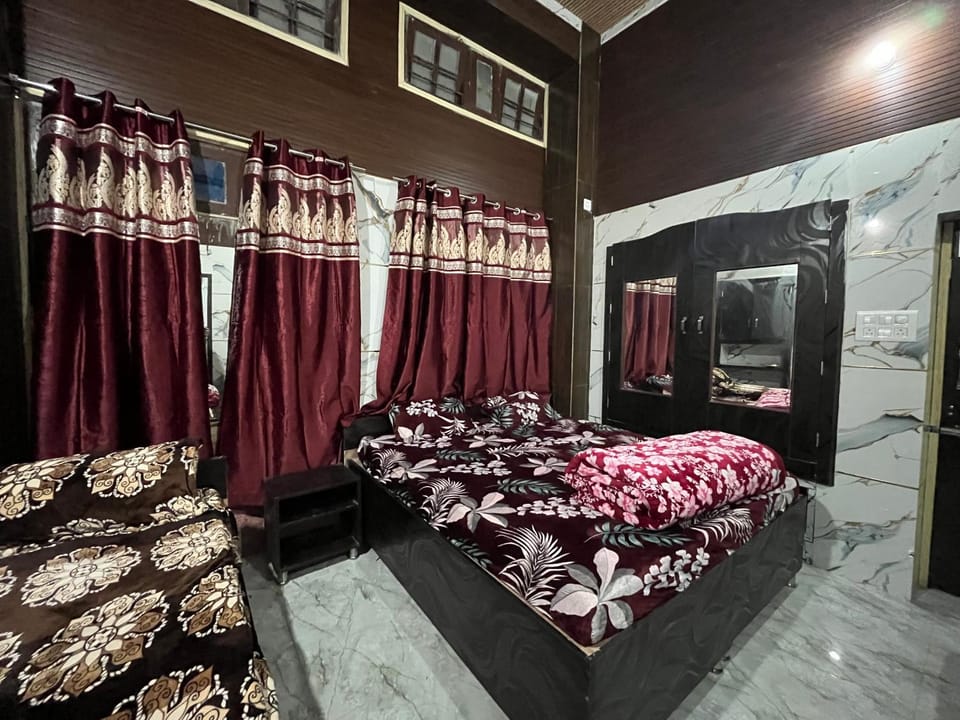 Guru Nanak Dev Ji Yatri Niwas Just 2 minutes walk to Golden Temple Vacation rental in Punjab, India