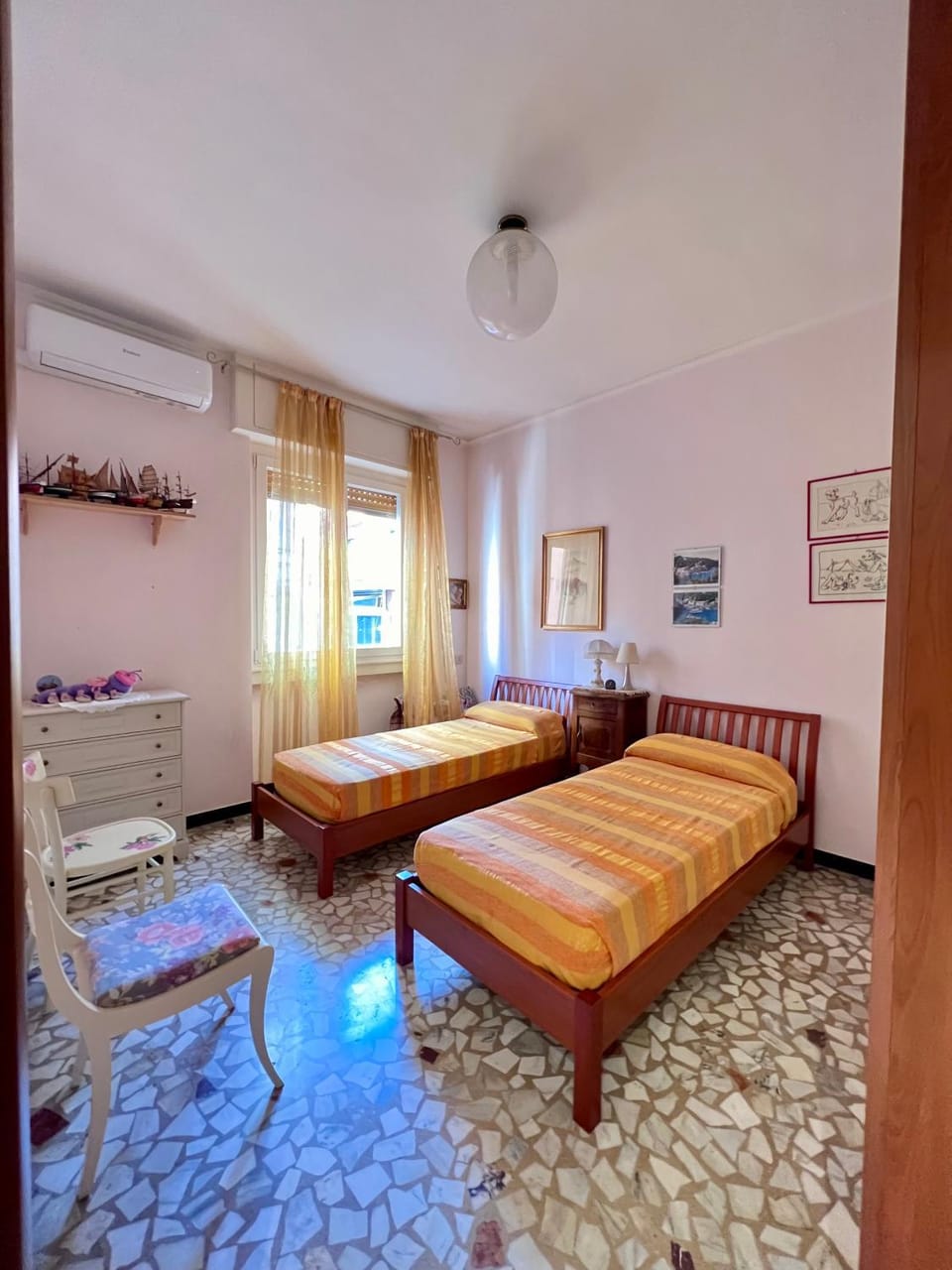 Bed, Photo of the whole room, Bedroom, air conditioner