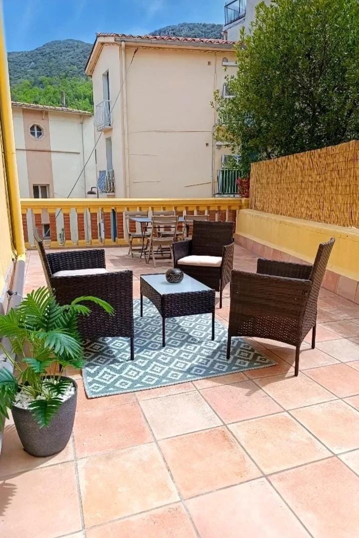 Apt 9, 2ème étage, magnifique T2 d'environ 45m2, climatisé avec une large terrasse plein sud Apartment in Alt Empordà