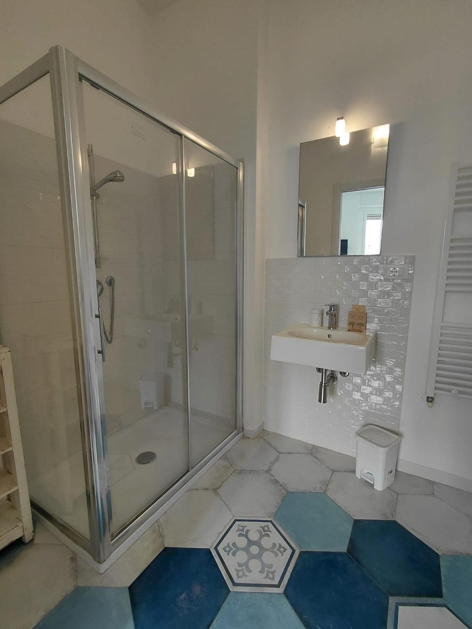 Shower, Bathroom, towels