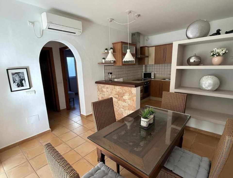 Amplia planta baja con gran espacio exterior Apartment in Es Pujols