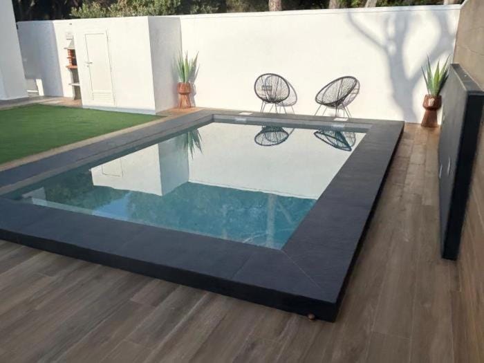 Swimming pool, Swimming pool