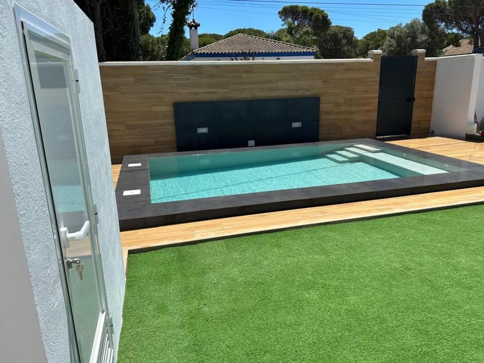 Swimming pool, Swimming pool