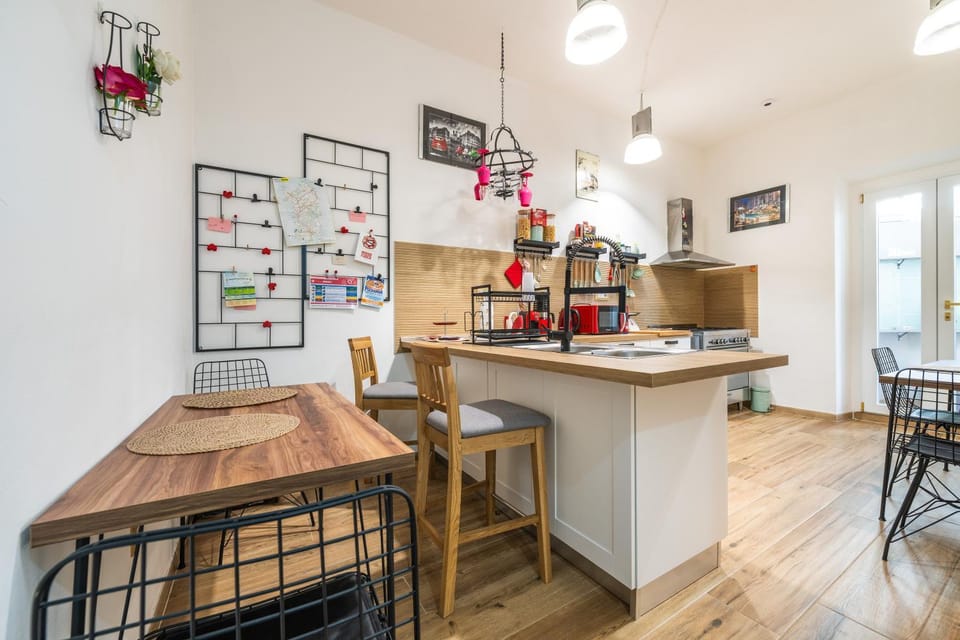 Property building, Kitchen or kitchenette, Living room