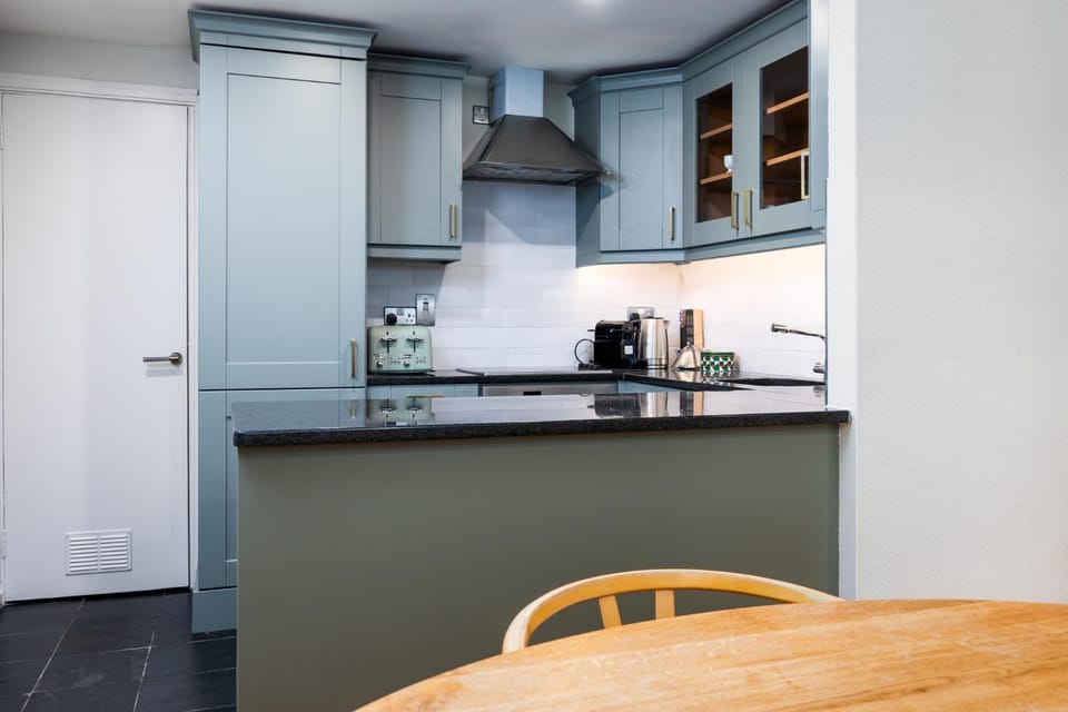 Kitchen or kitchenette, kitchen, kitchen