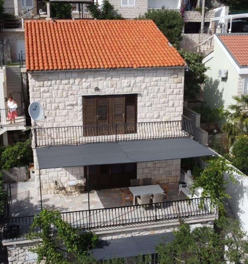 Property building, Facade/entrance, Off site