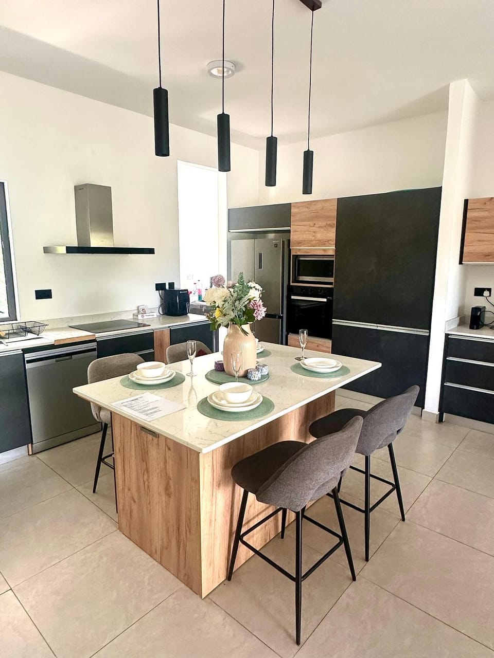 Dining area, kitchen