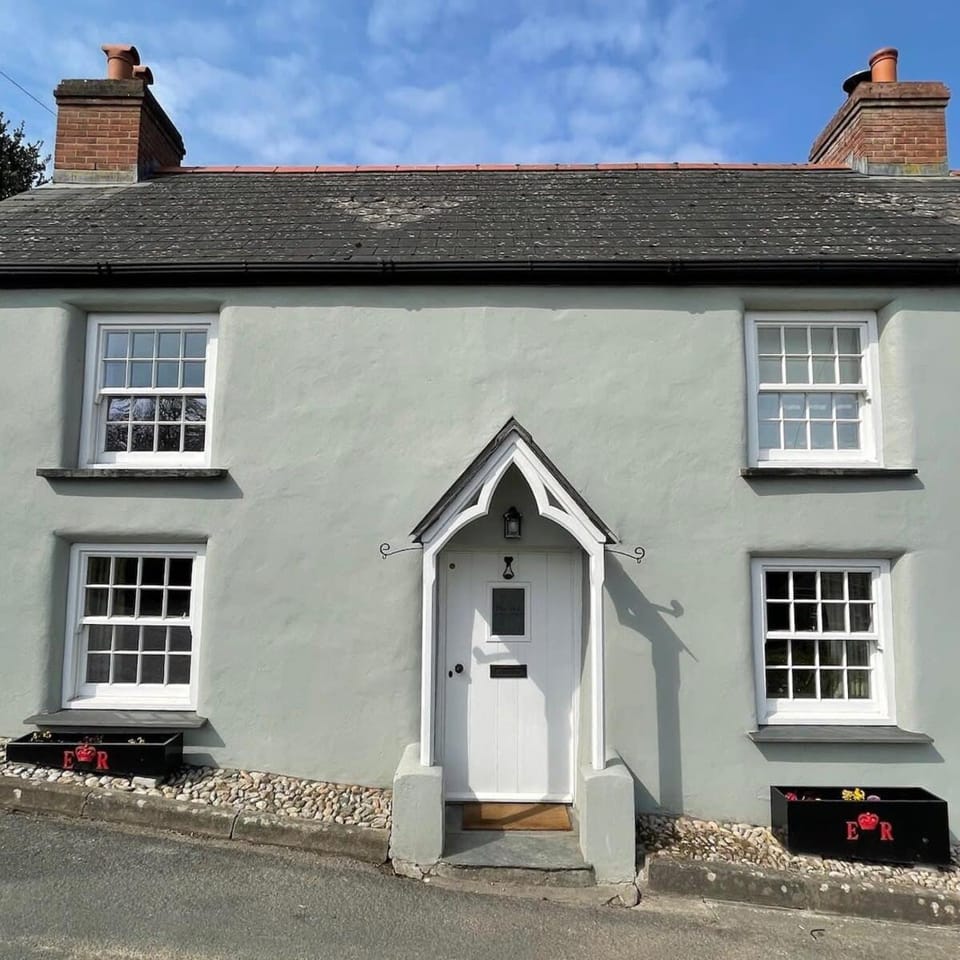 The Old Post Office Private Parking & Garden House in England