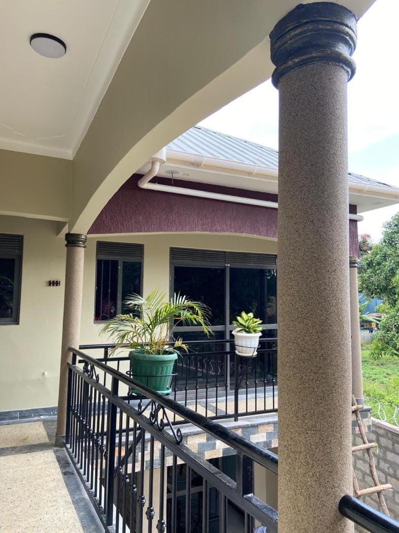 KN SUITEs GUEST HOUSE Bed and Breakfast in Uganda