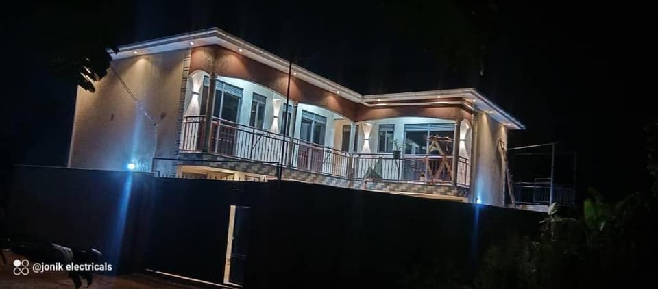 KN SUITEs GUEST HOUSE Bed and Breakfast in Uganda