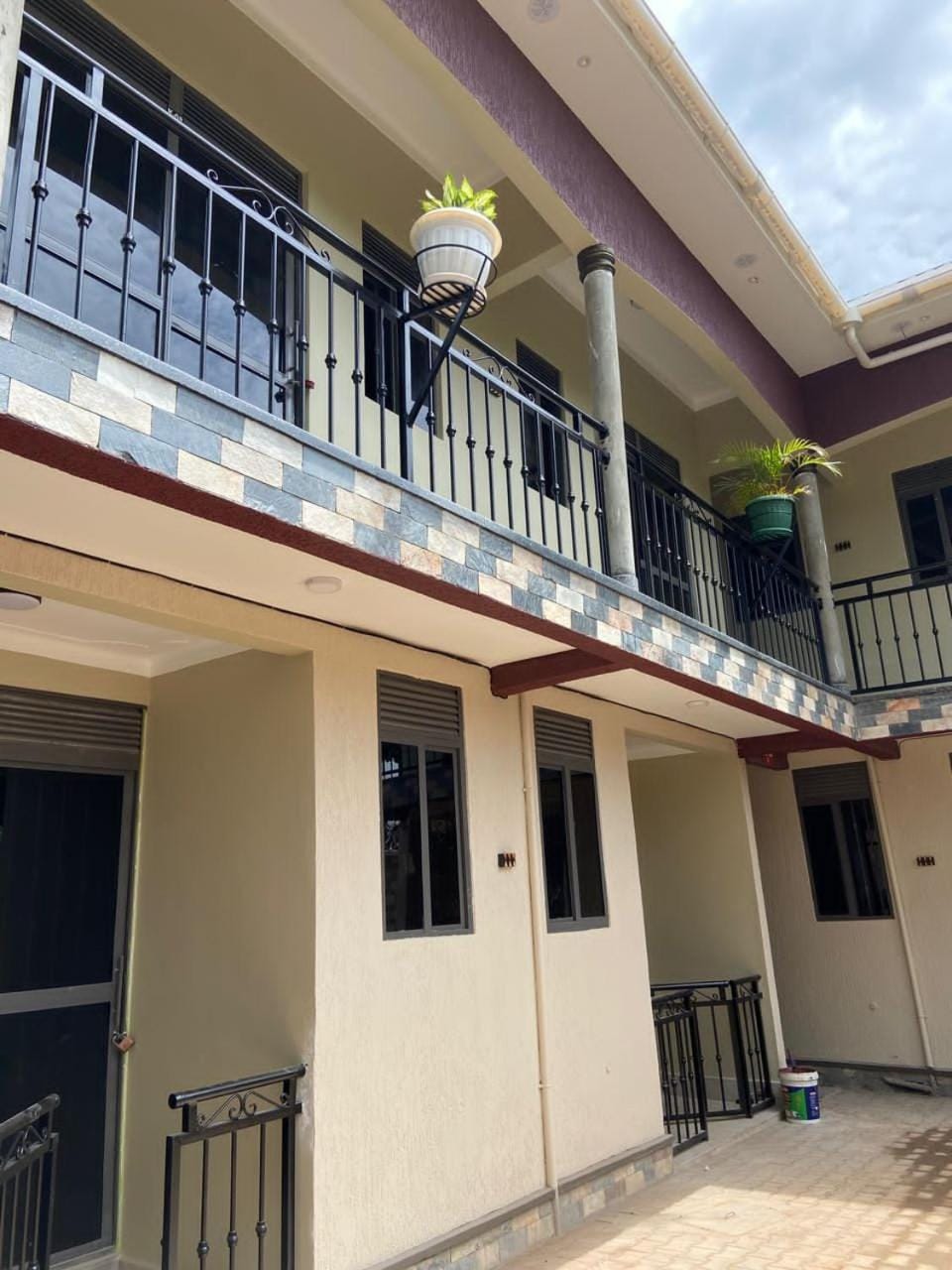 KN SUITEs GUEST HOUSE Bed and Breakfast in Uganda