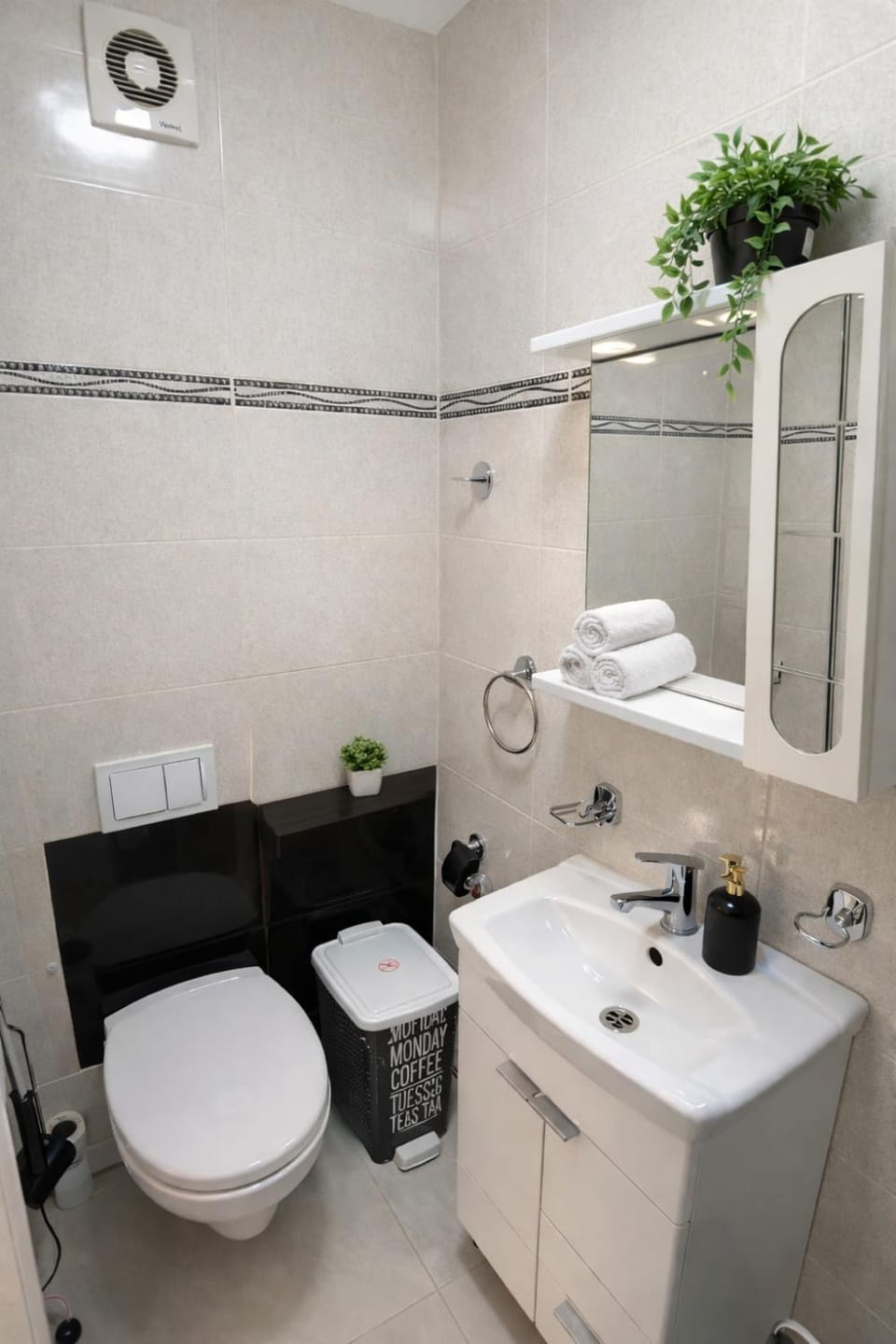 Toilet, Bathroom, towels