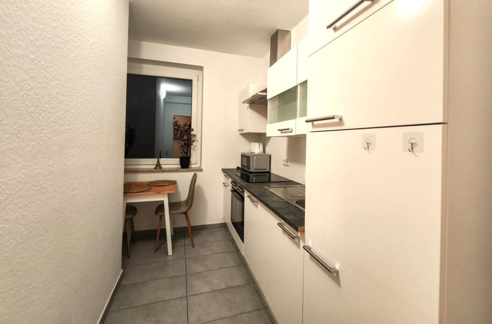 Kitchen or kitchenette, Dining area, oven, stove