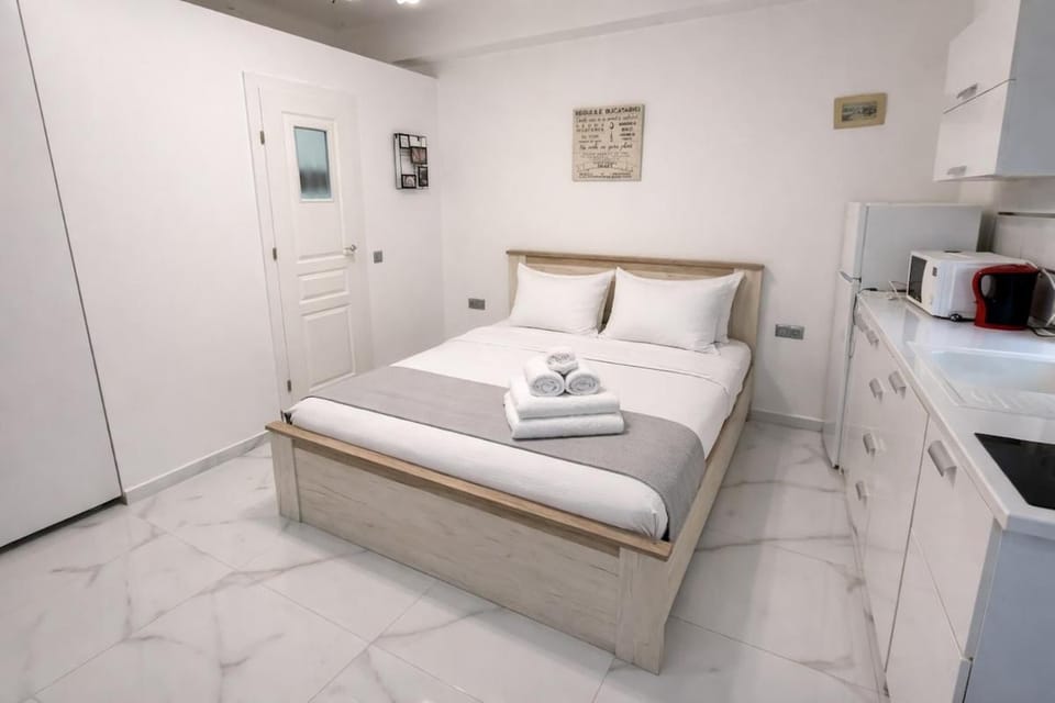 Bedroom, wardrobe