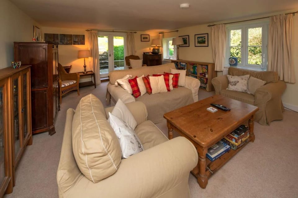 Secluded Cottage & Garden nr Sherborne House in North Dorset District