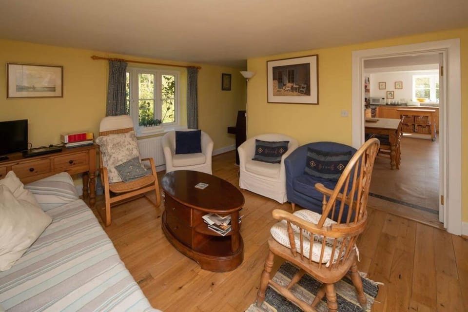Secluded Cottage & Garden nr Sherborne House in North Dorset District